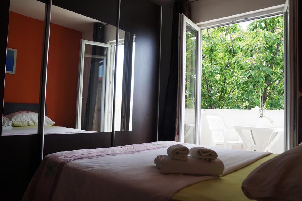 Guest House Tina Rab Town Zewnętrze zdjęcie