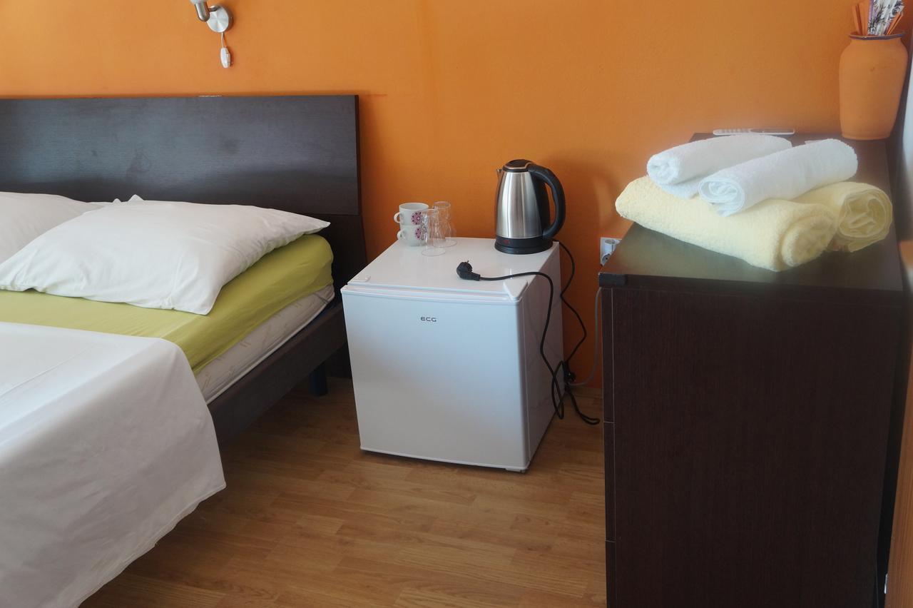Guest House Tina Rab Town Zewnętrze zdjęcie