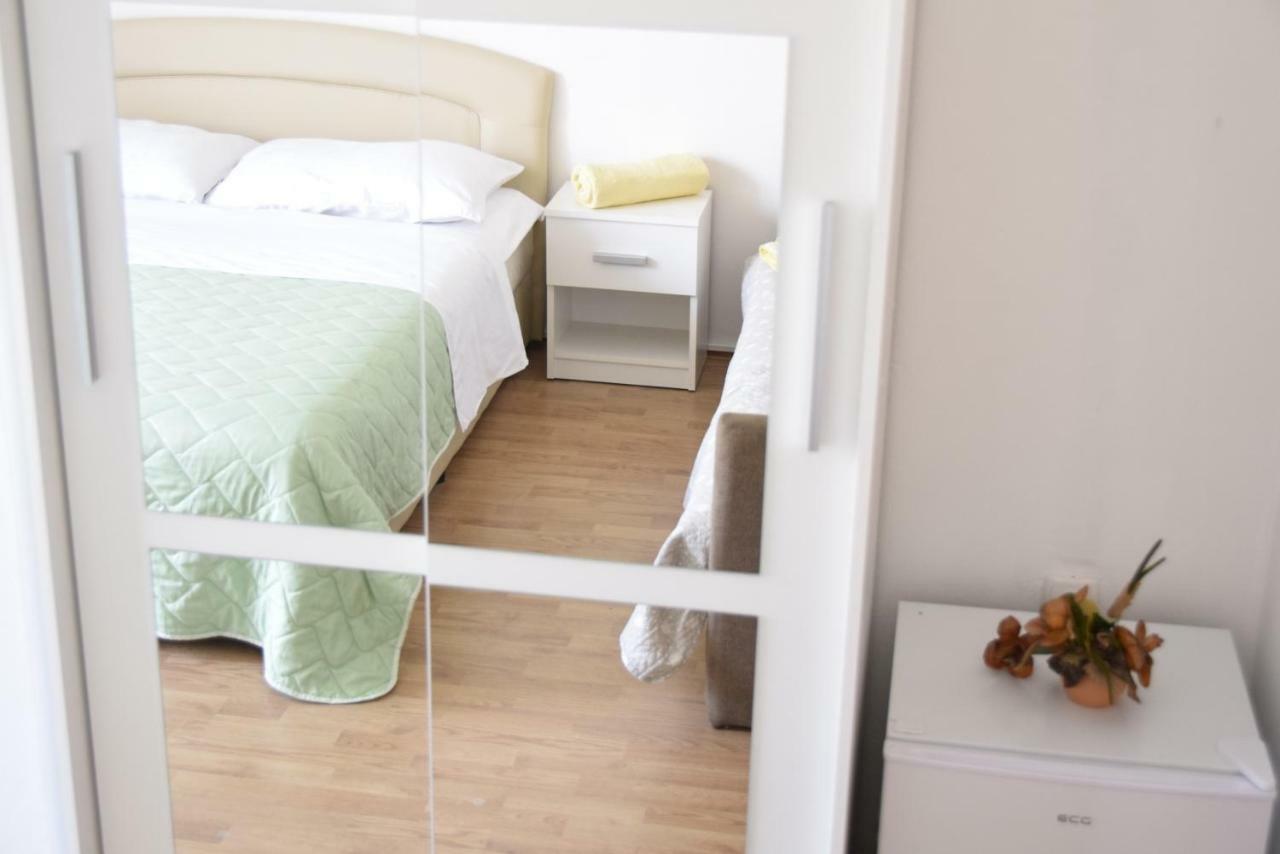 Guest House Tina Rab Town Zewnętrze zdjęcie